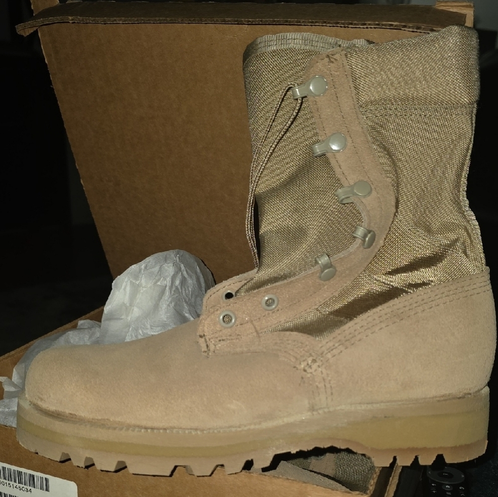 Vibram  Hot Weather Combat Dessert Tan Army Boots By Wellco